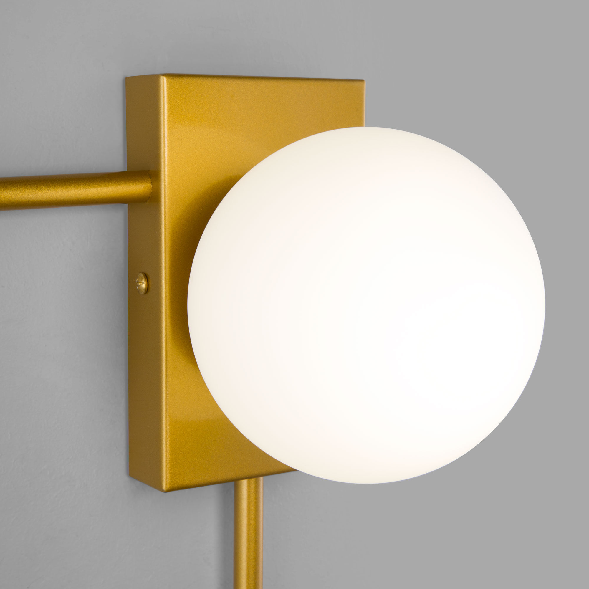 nastennyy-svetilnik-so-steklyannym-plafonom-40035-1-zoloto-a061494-0002