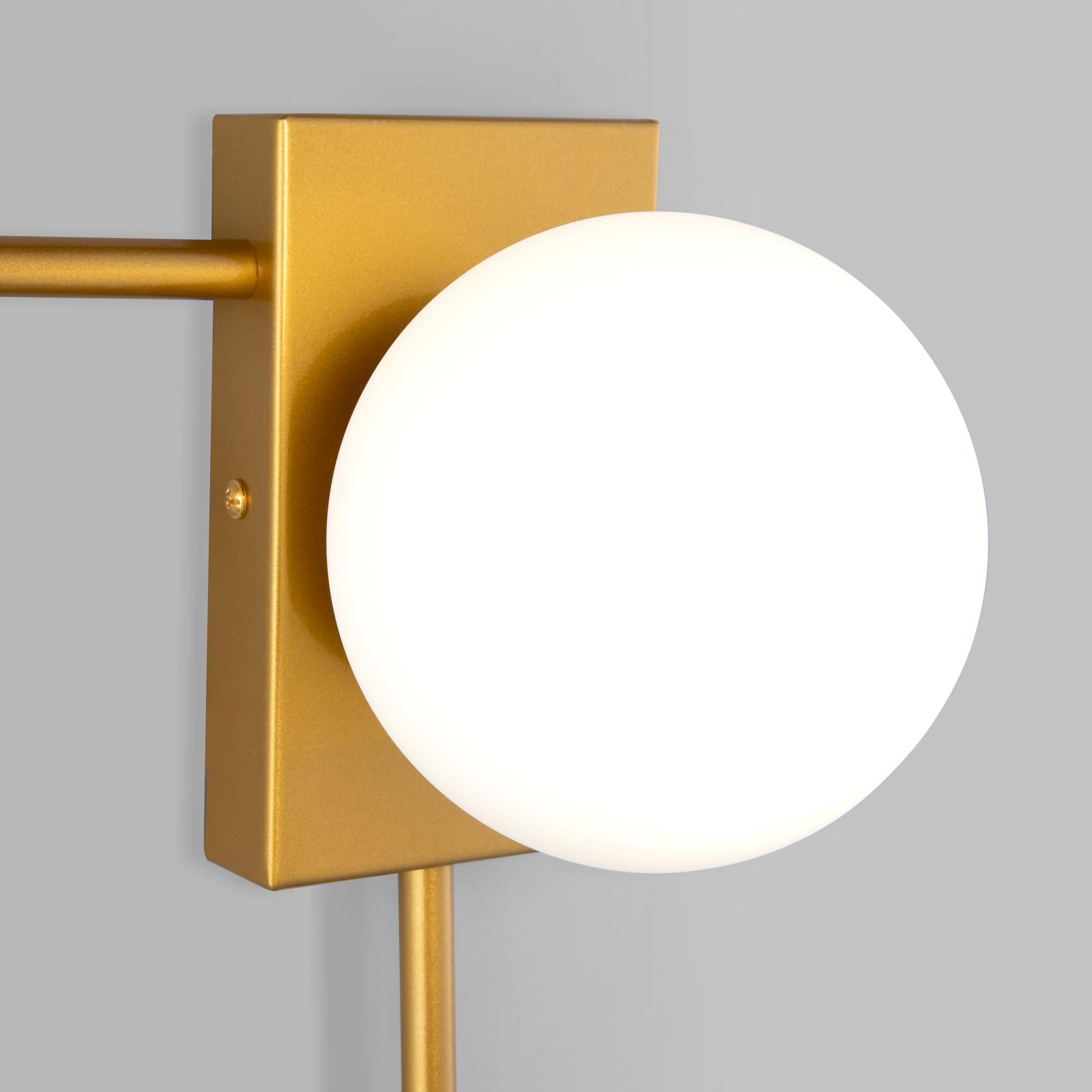 nastennyy-svetilnik-so-steklyannym-plafonom-40036-1-zoloto-a061495-0002