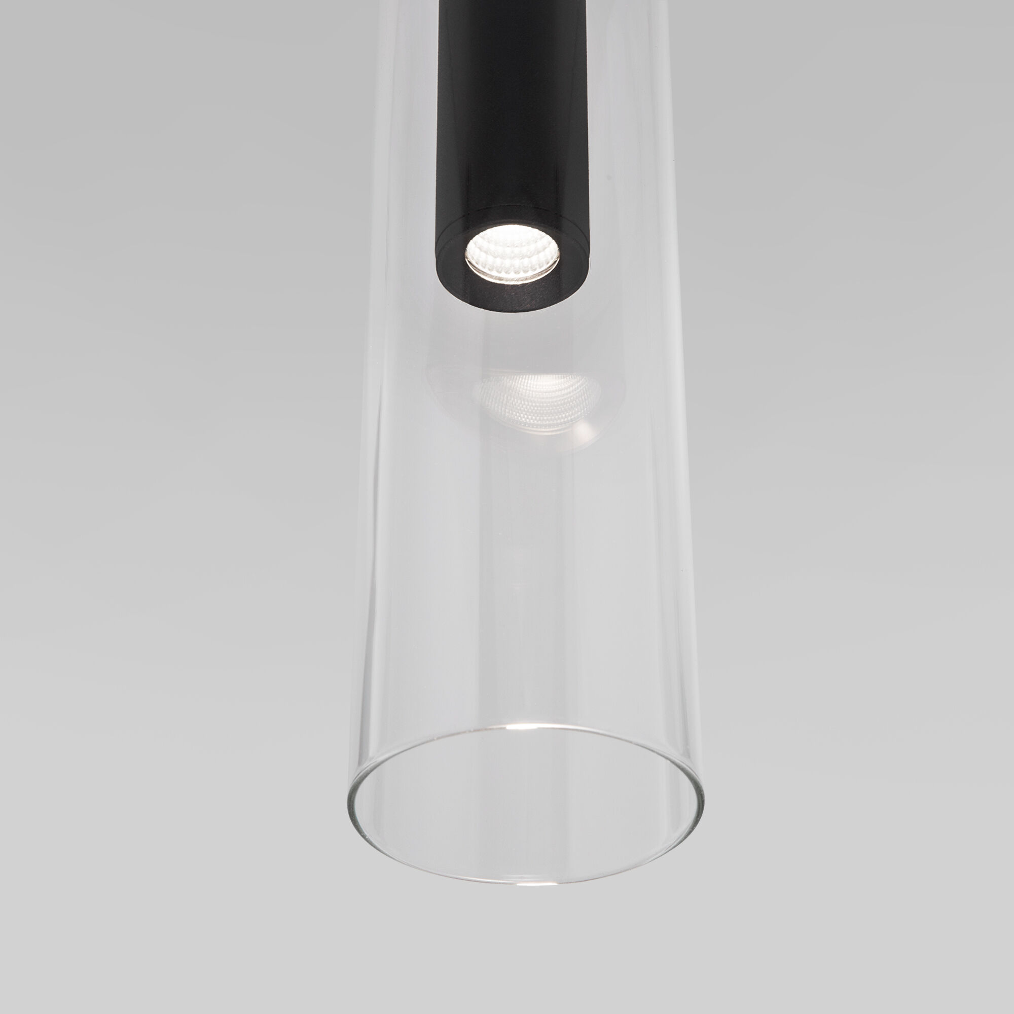 podvesnoy-svetodiodnyy-svetilnik-so-steklyannym-plafonom-50253-1-led-chernyy-a063277_0001