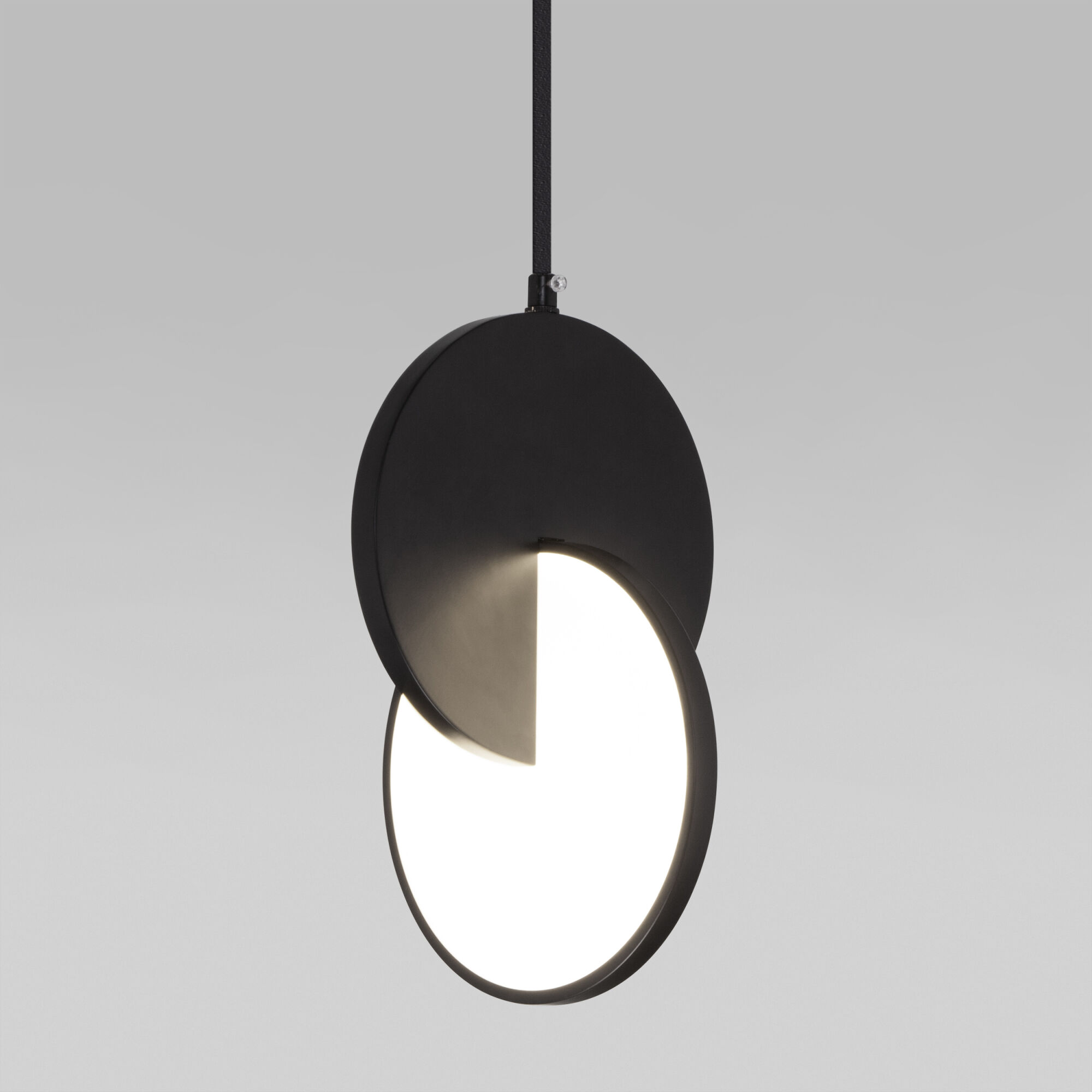 podvesnoy-svetodiodnyy-svetilnik-v-stile-loft-50225-1-led-chernyy-a057338-0001